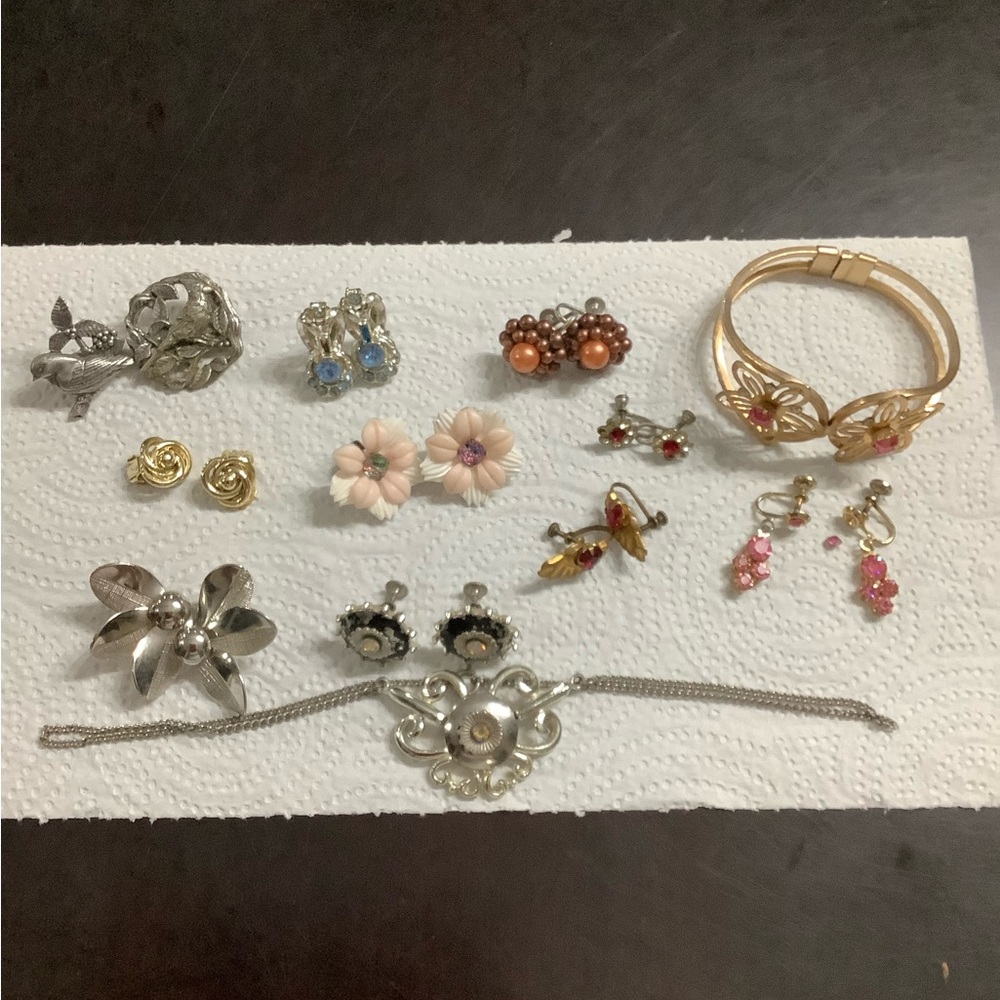 Vintage jewelry, earrings, necklace, bracelet and pins.